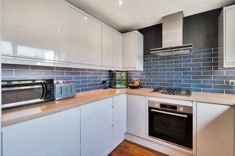 33 Cedar Drive, Edenbridge, TN8 5JP