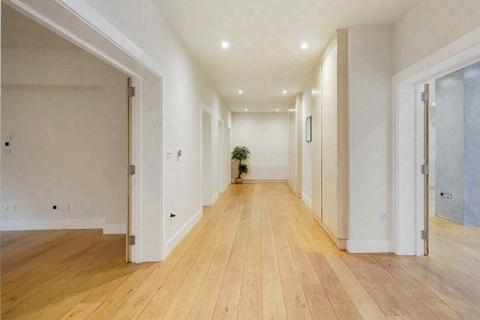 3 bedroom flat to rent, Kensington Court, London, W8