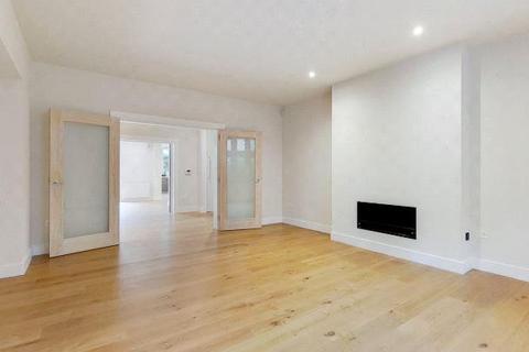 3 bedroom flat to rent, Kensington Court, London, W8