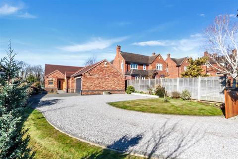 3 bedroom detached bungalow for sale, Greenhill, Evesham