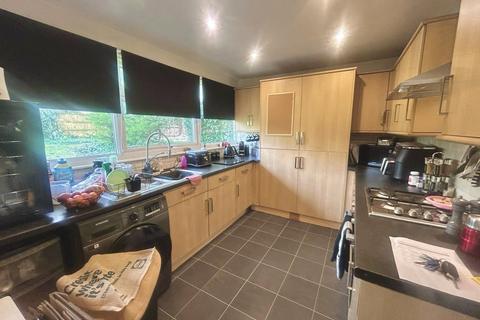 2 bedroom terraced house to rent, Bourne Way, Bromley, BR2