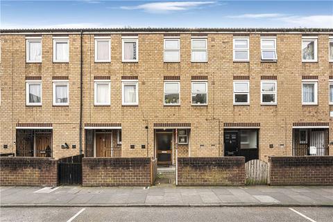 3 bedroom terraced house to rent, Crosby Walk, London, E8