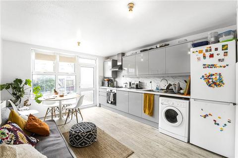 3 bedroom terraced house to rent, Crosby Walk, London, E8