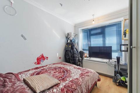 4 bedroom ground floor flat for sale, Mason Close, London E16