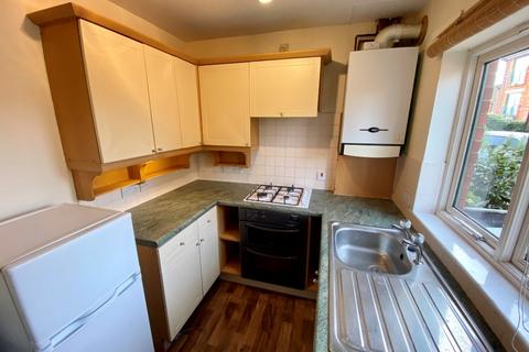 2 bedroom semi-detached house to rent, Chandlers Walk, Haven Banks, Exeter, EX2