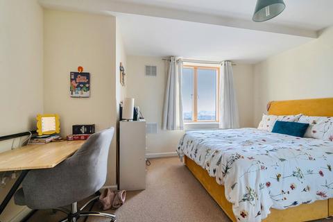 1 bedroom apartment for sale, Emma House, Romford RM1