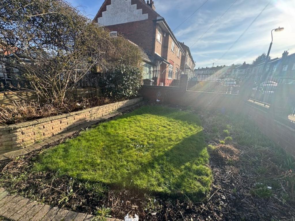 61 Asquith Road front garden