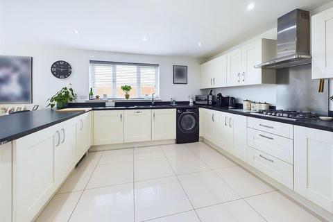 5 bedroom detached house for sale, Green Street, Brockworth, Gloucester