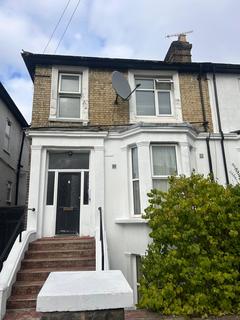 Studio to rent, Lichfield Grove, London N3