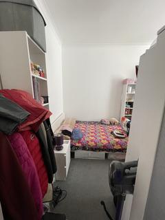 Studio to rent, Lichfield Grove, London N3