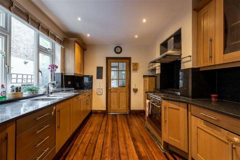 6 bedroom terraced house to rent, Scawen Road, London SE8