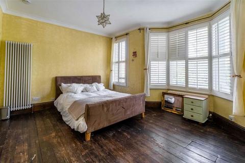 6 bedroom terraced house to rent, Scawen Road, London SE8