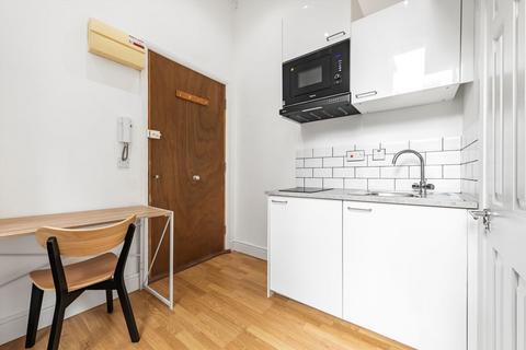 Studio to rent, Cheniston Gardens, London W8