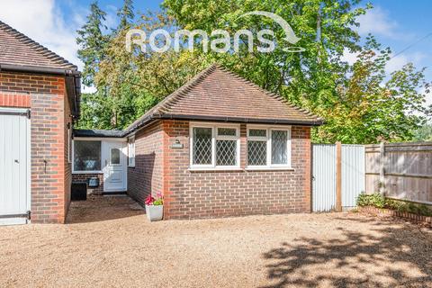 Swingate Road, Farnham, GU9