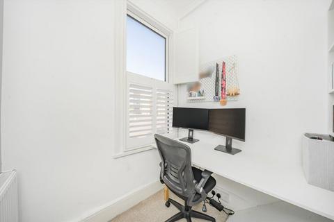 249b Queens Road, London, SW19 8NY