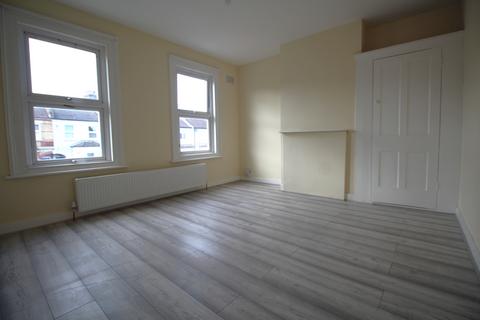 3 bedroom terraced house to rent, South Gipsy Road Welling DA16