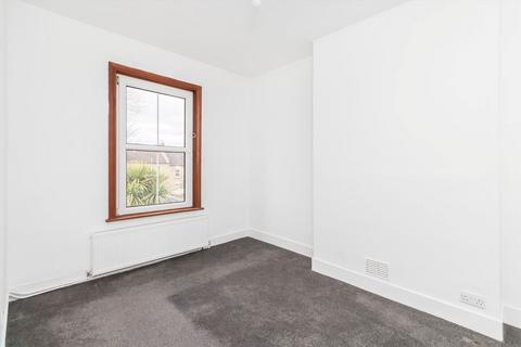 2 bedroom flat to rent, Birkhall Road, London SE6