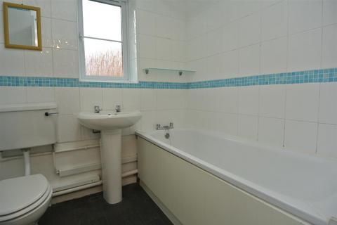 1 bedroom apartment to rent, Redford Close, Feltham TW13