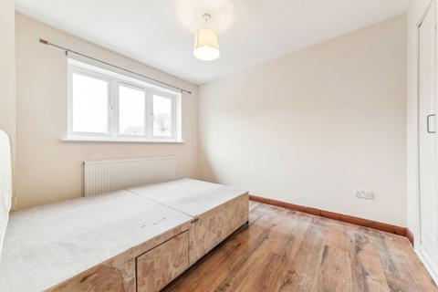 4 bedroom terraced house to rent, Heathfield Drive, Mitcham CR4