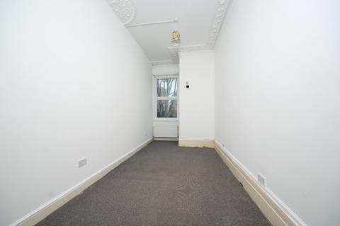 3 bedroom flat for sale, Mattock Lane, W5