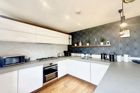 19 Hillside Avenue, Borehamwood, WD6 1HG