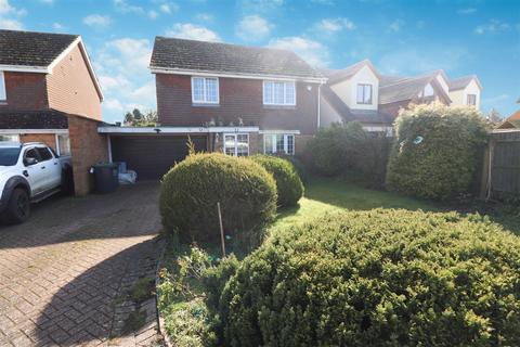 4 bedroom detached house for sale, Avenue Road, Rushden NN10