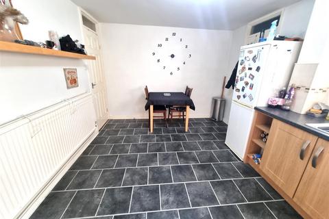 14 Britannia Close, Stanningley, Pudsey, LS28 6NS