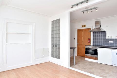 2 bedroom flat to rent, George Street, Aberdeen, AB25