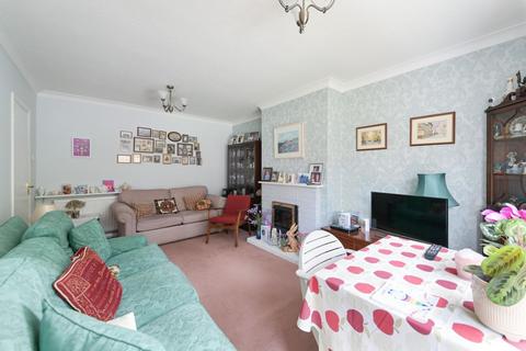 10 Cheviot Close, Banstead, SM7 2PD