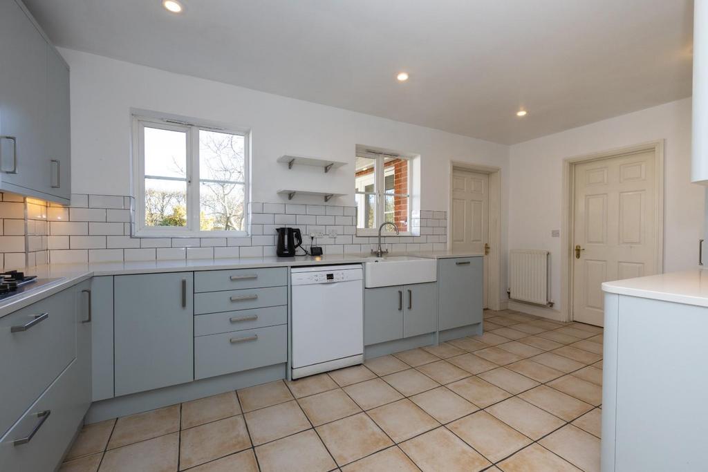 Kitchen 3.jpg