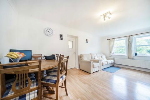 2 bedroom flat for sale, Riggindale Road, London SW16