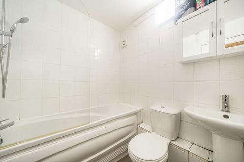 2 bedroom flat for sale, Riggindale Road, London SW16