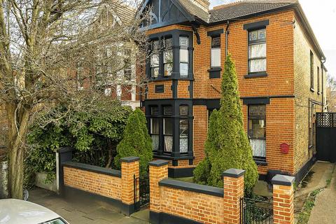 3 bedroom flat for sale, Carlyle Road, London W5