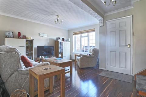 3 bedroom terraced house for sale, Grovedale Close, Cheshunt