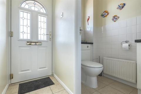 3 bedroom terraced house for sale, Grovedale Close, Cheshunt