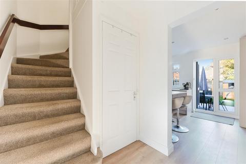 2 bedroom end of terrace house for sale, Farriers Road, Epsom