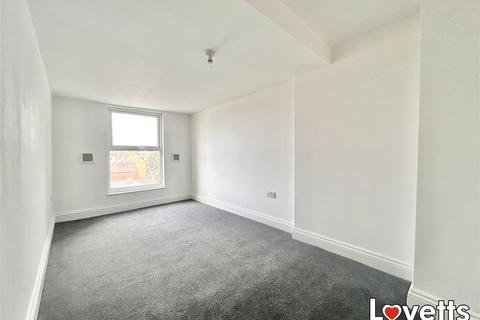 3 bedroom apartment to rent, Godwin Road, Margate CT9 2HG