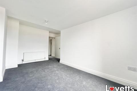 3 bedroom apartment to rent, Godwin Road, Margate CT9 2HG