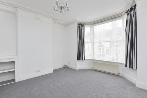 4 bedroom terraced house to rent, Charlton Street