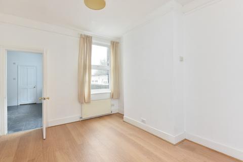 4 bedroom terraced house to rent, Charlton Street