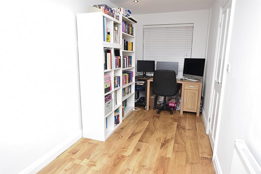 Snug/study/fifth bedroom