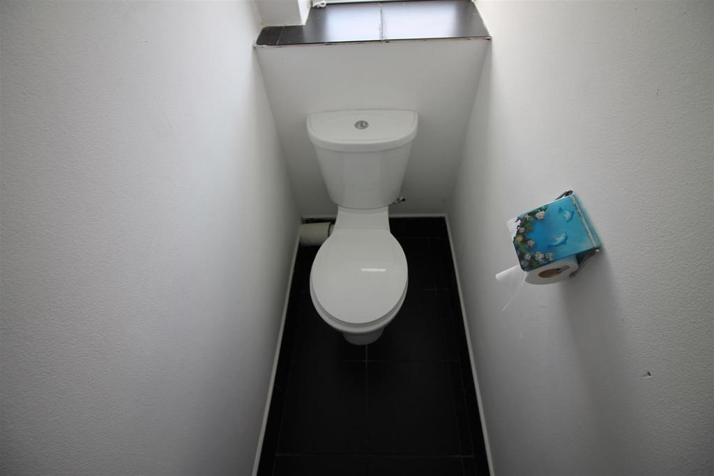 126 FTA- Toilet.JPG