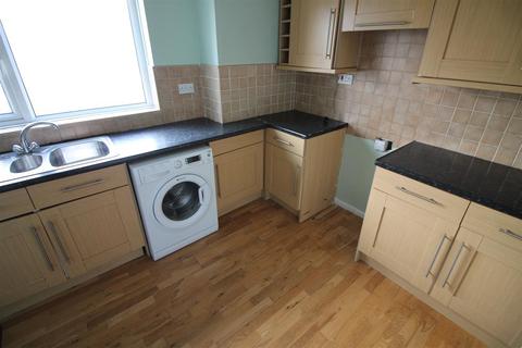 3 bedroom flat to rent, Fir Tree Approach, Leeds