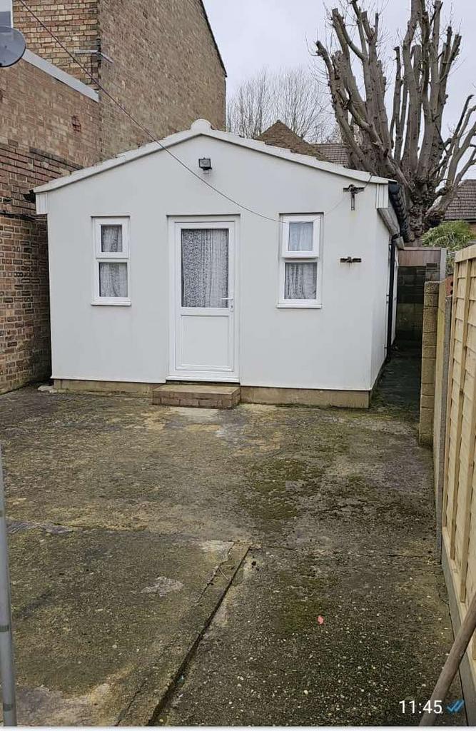 Luton, LU3 Studio to rent - £875 pcm (£202 pw)