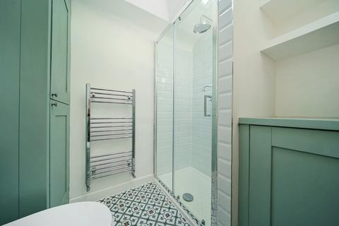 58 Ludlow Road, Guildford, GU2 7NW