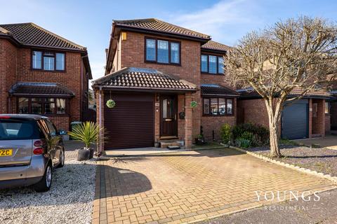 4 bedroom detached house for sale, Ameland Road, Canvey Island, SS8