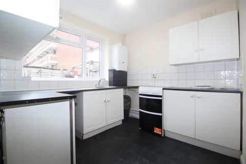 3 bedroom terraced house to rent, Ashdown Road, Enfield