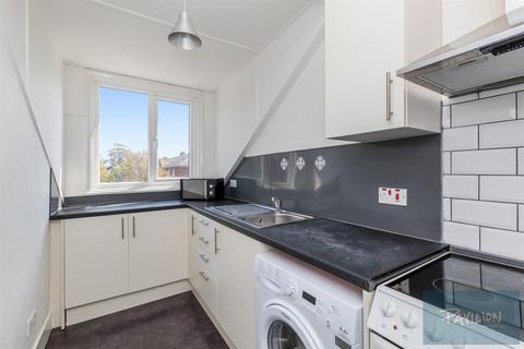 4 bedroom maisonette to rent, Maisonette Ditchling Road, Brighton