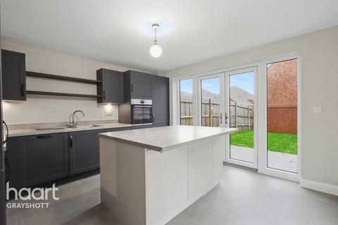3 bedroom semi-detached house for sale, North Parade, Bordon