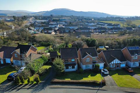 8 Coniston Park, Cleator Moor, CA25 5QF